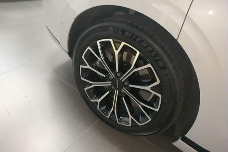 Used Zeekr 007GT 2025 Four-Wheel Drive Intelligent Driving Version 75 kWh Right Rear Wheel Hub