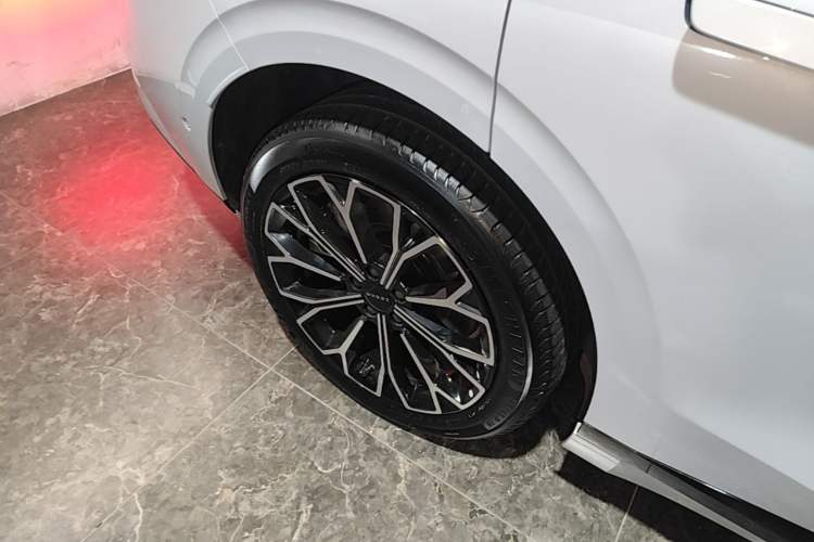 Used Zeekr 007GT 2025 Four-Wheel Drive Intelligent Driving Version 75 kWh Right Rear Wheel Hub