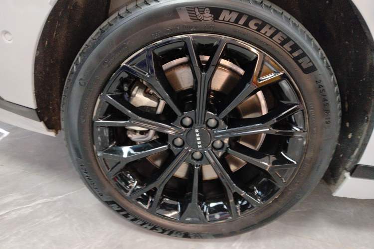 Used Zeekr 007GT 2025 Rear-Drive Intelligent Driving Version 75 kWh Right Rear Wheel Hub