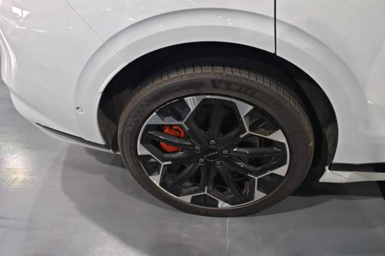 Used Zeekr 007GT 2025 Four-Wheel Drive Intelligent Driving Version 75 kWh Right Rear Wheel Hub