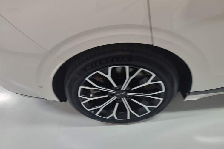 Used Zeekr 007GT 2025 Long-Range Rear-Wheel Drive Intelligent Driving Version 100 kWh Right Rear Wheel Hub