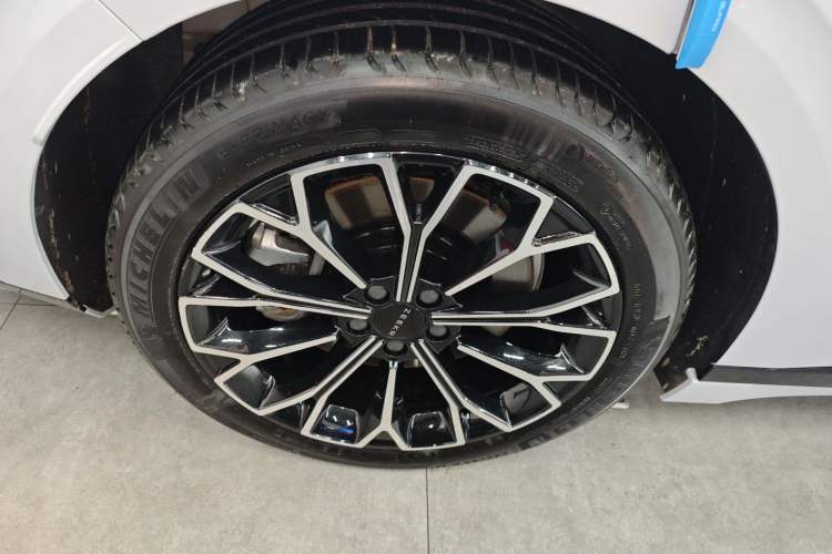 Used Zeekr 007GT 2025 Rear-Drive Intelligent Driving Version 75 kWh Right Rear Wheel Hub