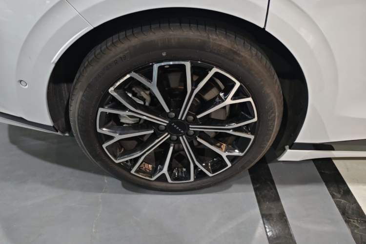 Used Zeekr 007GT 2025 Four-Wheel Drive Intelligent Driving Version 75 kWh Right Rear Wheel Hub