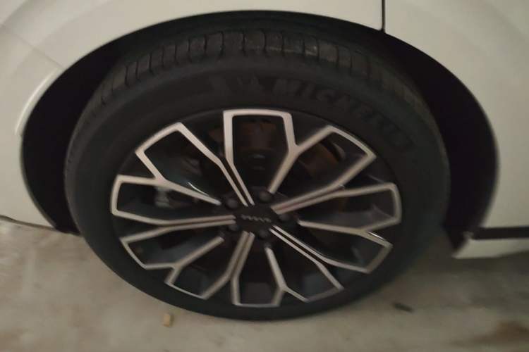Used Zeekr 007GT 2025 Long-Range Rear-Wheel Drive Intelligent Driving Version 100 kWh Right Rear Wheel Hub