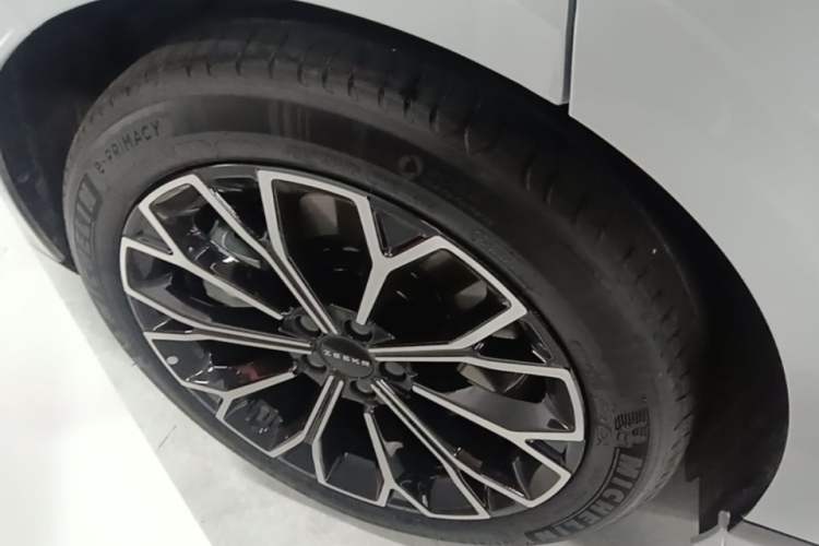 Used Zeekr 007GT 2025 Four-Wheel Drive Intelligent Driving Version 75 kWh Right Rear Wheel Hub
