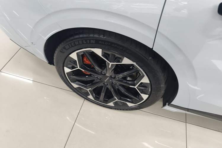 Used Zeekr 007GT 2025 Four-Wheel Drive Intelligent Driving Version 75 kWh Right Rear Wheel Hub