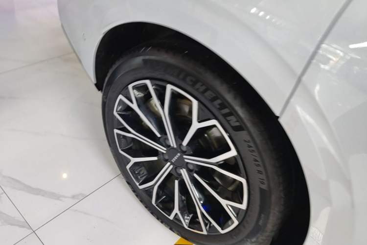 Used Zeekr 007GT 2025 Rear-Drive Intelligent Driving Version 75 kWh Right Rear Wheel Hub