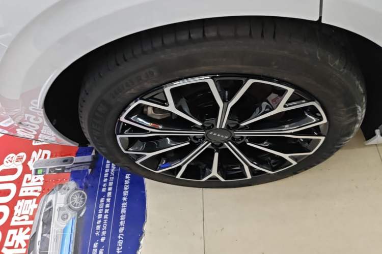 Used Zeekr 007GT 2025 Rear-Drive Intelligent Driving Version 75 kWh Right Rear Wheel Hub
