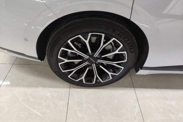 Used Zeekr 007GT 2025 Rear-Drive Intelligent Driving Version 75 kWh Right Rear Wheel Hub