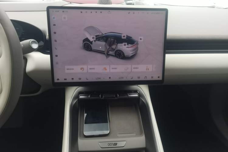 Used Zeekr 007GT 2025 Long-Range Rear-Wheel Drive Intelligent Driving Version 100 kWh Audio And AC Panel