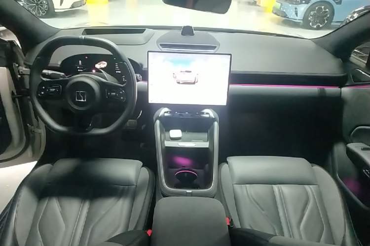Used Zeekr 007GT 2025 Long-Range Rear-Wheel Drive Intelligent Driving Version 100 kWh Center Console