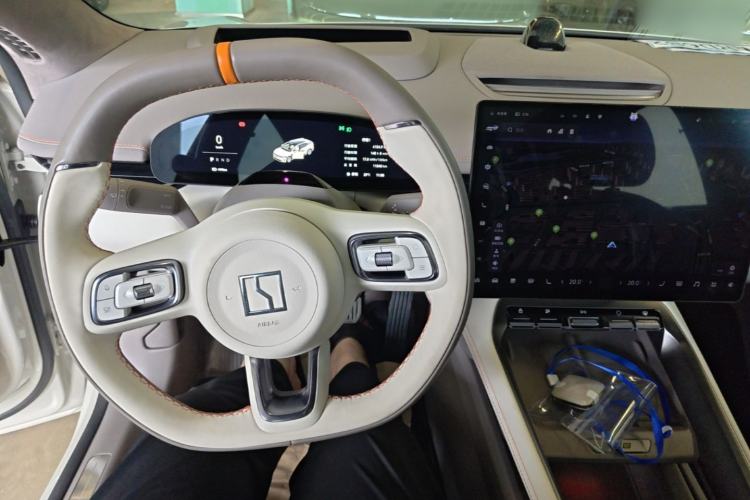 Used Zeekr 007GT 2025 Long-Range Rear-Wheel Drive Intelligent Driving Version 100 kWh Center Console
