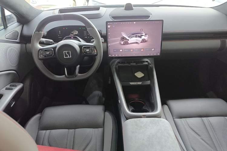 Used Zeekr 007GT 2025 Long-Range Rear-Wheel Drive Intelligent Driving Version 100 kWh Center Console