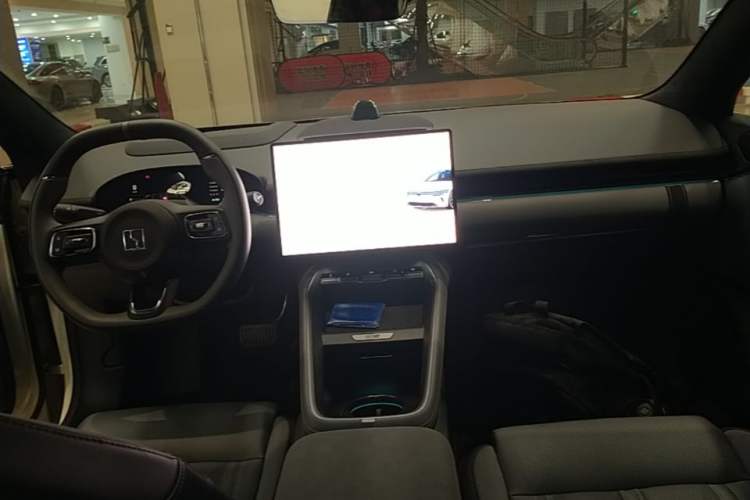 Used Zeekr 007GT 2025 Long-Range Rear-Wheel Drive Intelligent Driving Version 100 kWh Center Console