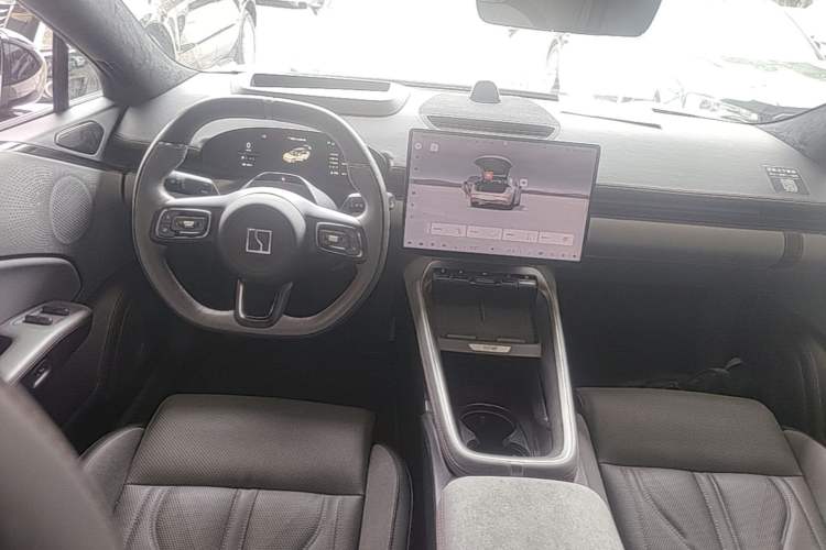 Used Zeekr 007GT 2025 Long-Range Rear-Wheel Drive Intelligent Driving Version 100 kWh Center Console
