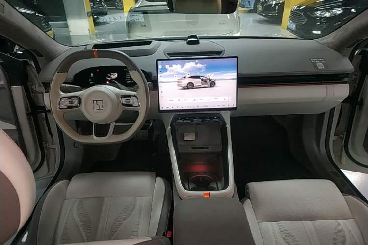 Used Zeekr 007GT 2025 Long-Range Rear-Wheel Drive Intelligent Driving Version 100 kWh Center Console