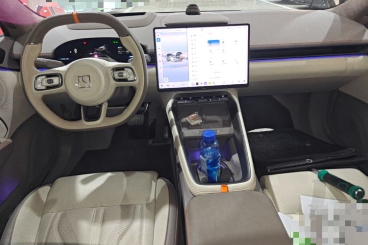 Used Zeekr 007GT 2025 Long-Range Rear-Wheel Drive Intelligent Driving Version 100 kWh Center Console