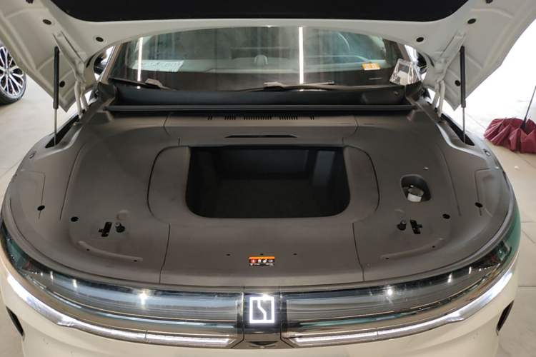Used Zeekr 007GT 2025 Long-Range Rear-Wheel Drive Intelligent Driving Version 100 kWh Engine Bay