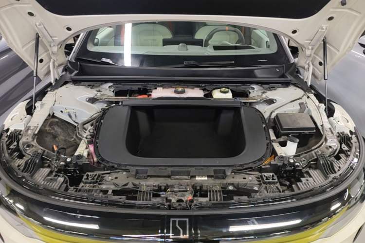 Used Zeekr 007GT 2025 Long-Range Rear-Wheel Drive Intelligent Driving Version 100 kWh Engine Bay