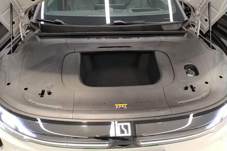 Used Zeekr 007GT 2025 Long-Range Rear-Wheel Drive Intelligent Driving Version 100 kWh Engine Bay