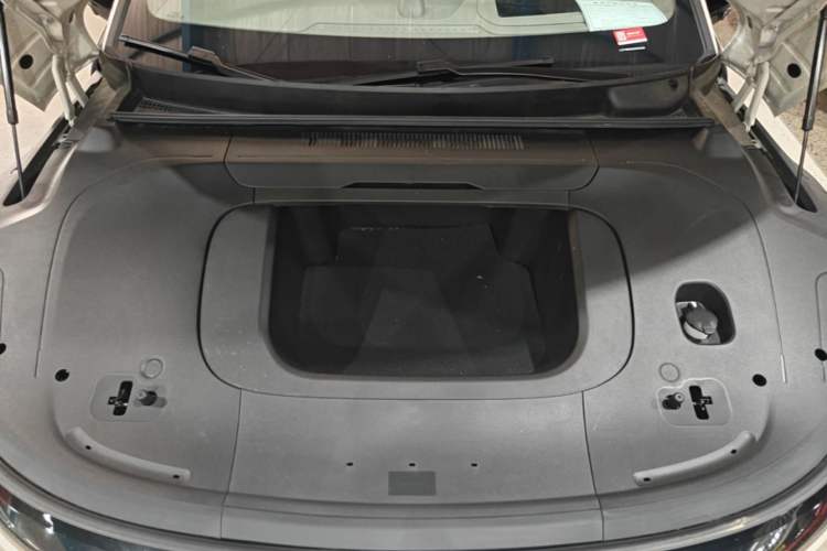 Used Zeekr 007GT 2025 Long-Range Rear-Wheel Drive Intelligent Driving Version 100 kWh Engine Bay