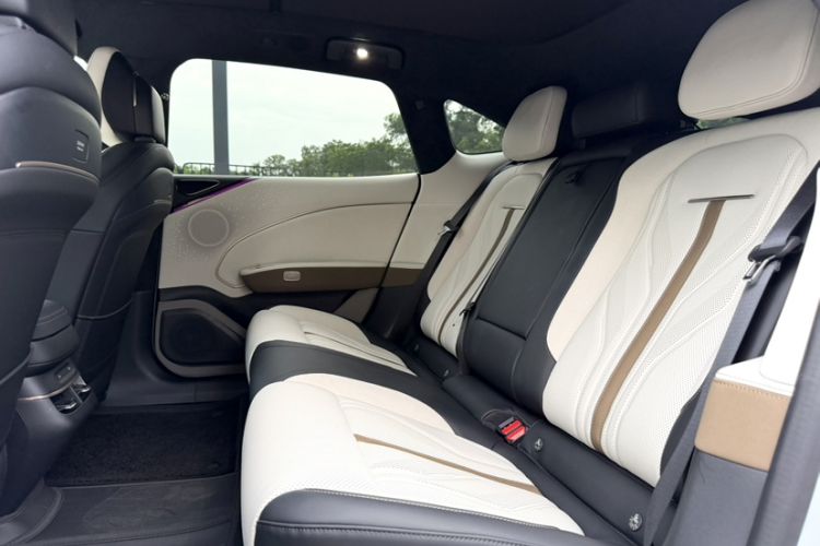 Used Zeekr 007GT 2025 Long-Range All-Wheel-Drive Intelligent Driving Version 100 kWh Interior 3