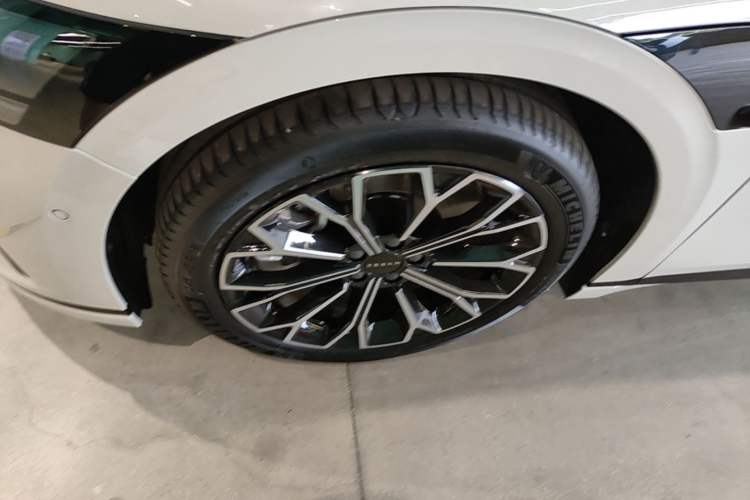 Used Zeekr 007GT 2025 Long-Range Rear-Wheel Drive Intelligent Driving Version 100 kWh Left Front Wheel Hub