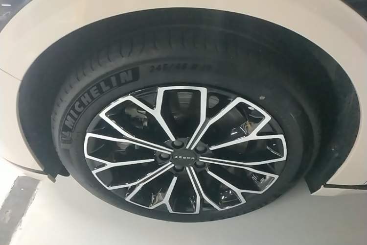 Used Zeekr 007GT 2025 Long-Range Rear-Wheel Drive Intelligent Driving Version 100 kWh Left Front Wheel Hub