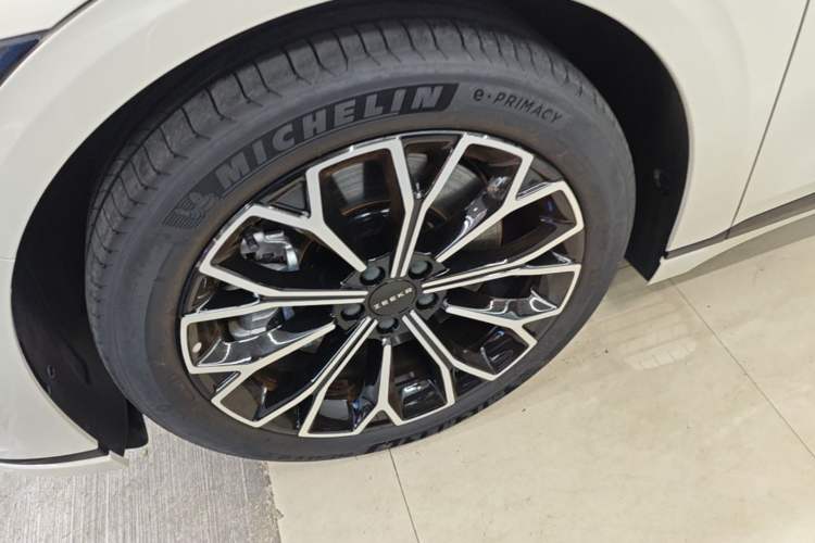 Used Zeekr 007GT 2025 Long-Range Rear-Wheel Drive Intelligent Driving Version 100 kWh Left Front Wheel Hub