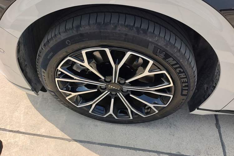 Used Zeekr 007GT 2025 Four-Wheel Drive Intelligent Driving Version 75 kWh Left Front Wheel Hub