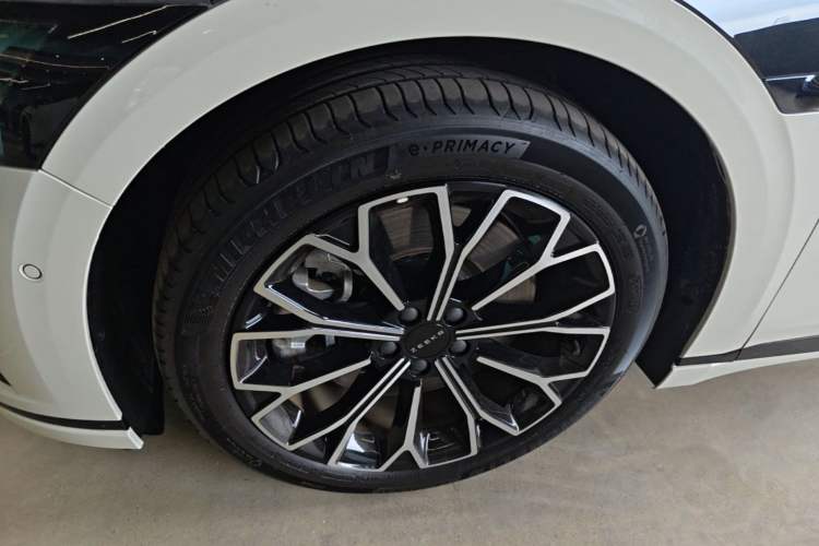 Used Zeekr 007GT 2025 Long-Range Rear-Wheel Drive Intelligent Driving Version 100 kWh Left Front Wheel Hub
