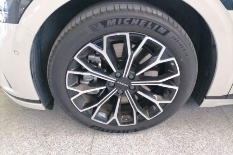 Used Zeekr 007GT 2025 Four-Wheel Drive Intelligent Driving Version 75 kWh Left Front Wheel Hub