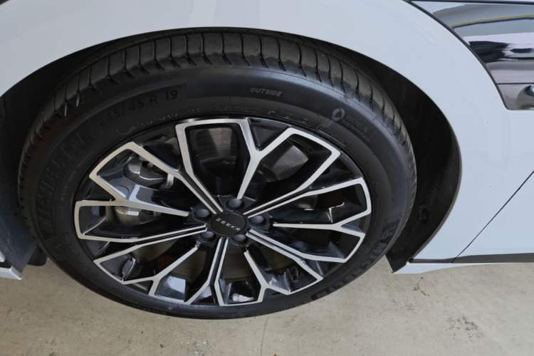 Used Zeekr 007GT 2025 Four-Wheel Drive Intelligent Driving Version 75 kWh Left Front Wheel Hub