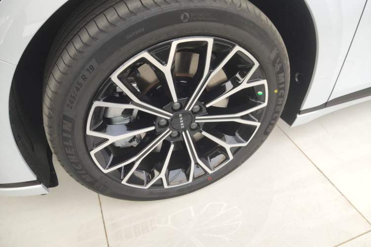 Used Zeekr 007GT 2025 Long-Range Rear-Wheel Drive Intelligent Driving Version 100 kWh Left Front Wheel Hub