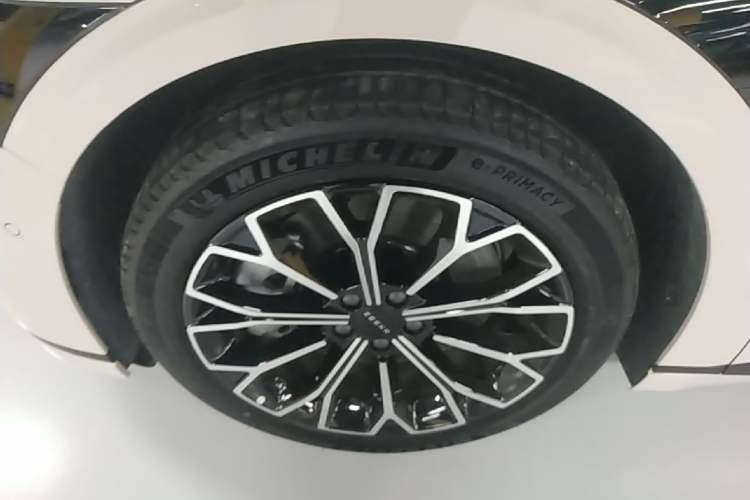 Used Zeekr 007GT 2025 Long-Range Rear-Wheel Drive Intelligent Driving Version 100 kWh Left Front Wheel Hub