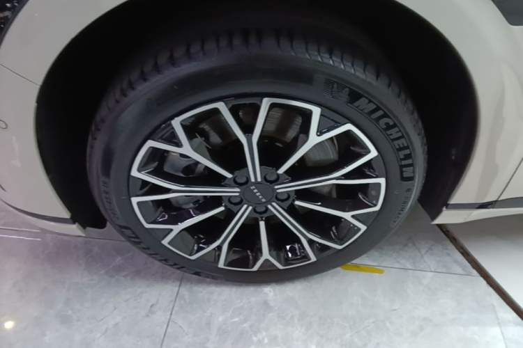 Used Zeekr 007GT 2025 Four-Wheel Drive Intelligent Driving Version 75 kWh Left Front Wheel Hub