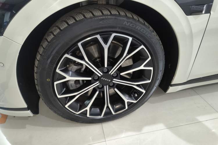 Used Zeekr 007GT 2025 Four-Wheel Drive Intelligent Driving Version 75 kWh Left Front Wheel Hub