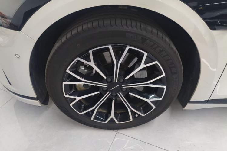 Used Zeekr 007GT 2025 Rear-Drive Intelligent Driving Version 75 kWh Left Front Wheel Hub