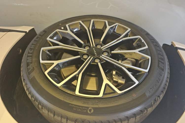 Used Zeekr 007GT 2025 Rear-Drive Intelligent Driving Version 75 kWh Left Front Wheel Hub