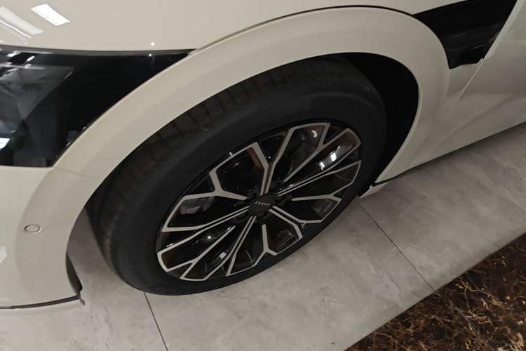 Used Zeekr 007GT 2025 Long-Range Rear-Wheel Drive Intelligent Driving Version 100 kWh Left Front Wheel Hub