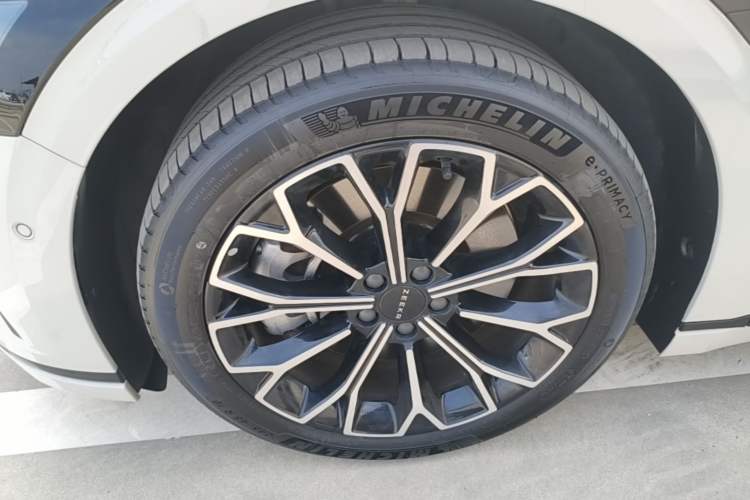 Used Zeekr 007GT 2025 Four-Wheel Drive Intelligent Driving Version 75 kWh Left Front Wheel Hub