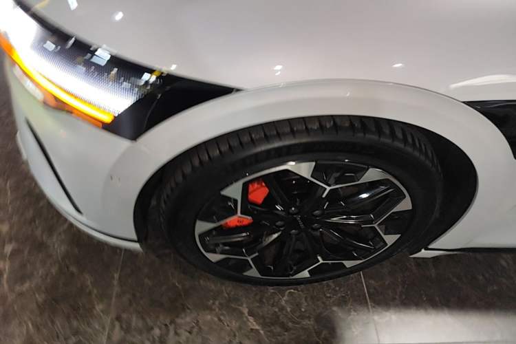 Used Zeekr 007GT 2025 Four-Wheel Drive Intelligent Driving Version 75 kWh Left Front Wheel Hub