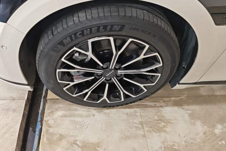 Used Zeekr 007GT 2025 Long-Range Rear-Wheel Drive Intelligent Driving Version 100 kWh Left Front Wheel Hub