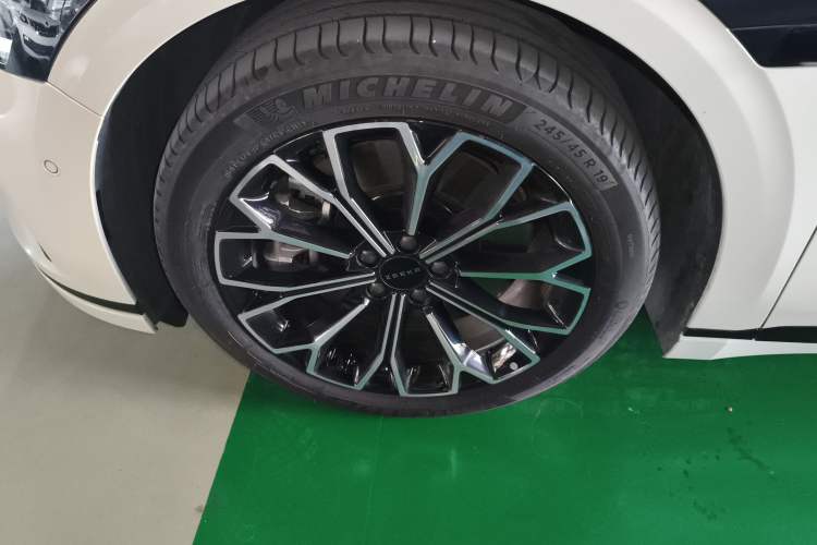 Used Zeekr 007GT 2025 Long-Range Rear-Wheel Drive Intelligent Driving Version 100 kWh Left Front Wheel Hub