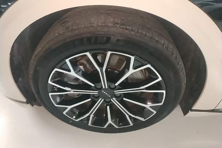 Used Zeekr 007GT 2025 Long-Range Rear-Wheel Drive Intelligent Driving Version 100 kWh Left Front Wheel Hub