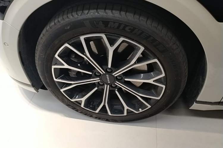 Used Zeekr 007GT 2025 Long-Range Rear-Wheel Drive Intelligent Driving Version 100 kWh Left Front Wheel Hub