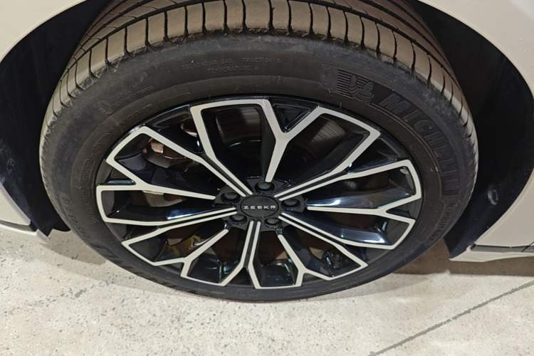 Used Zeekr 007GT 2025 Four-Wheel Drive Intelligent Driving Version 75 kWh Left Front Wheel Hub