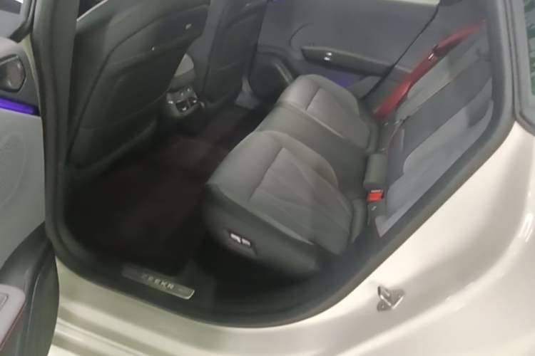 Used Zeekr 007GT 2025 Rear-Drive Intelligent Driving Version 75 kWh Left Rear Seat