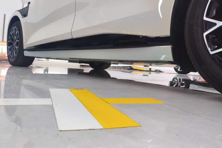 Used Zeekr 007GT 2025 Rear-Drive Intelligent Driving Version 75 kWh Left Side Sill