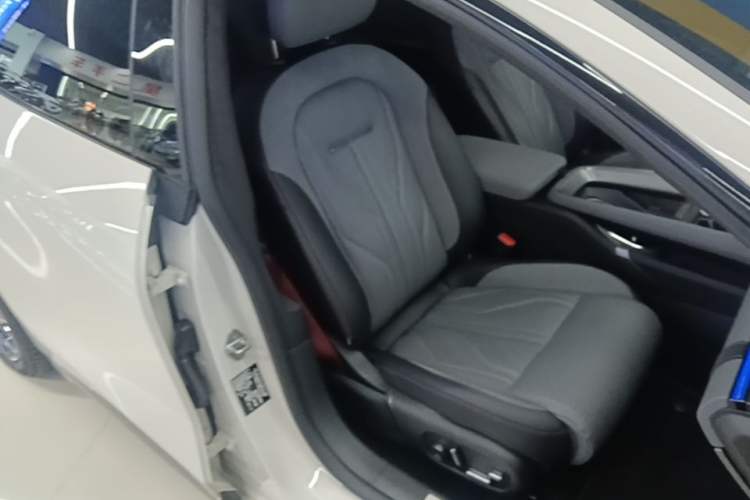 Used Zeekr 007GT 2025 Four-Wheel Drive Intelligent Driving Version 75 kWh Right Front Seat